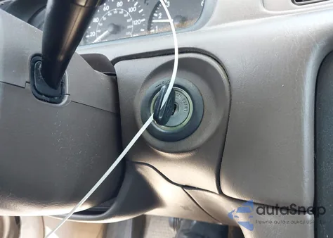 2000 Toyota Camry Ce/Le/Xle z USA, uszkodzony, nr VIN 4T1BG22K5YU006195